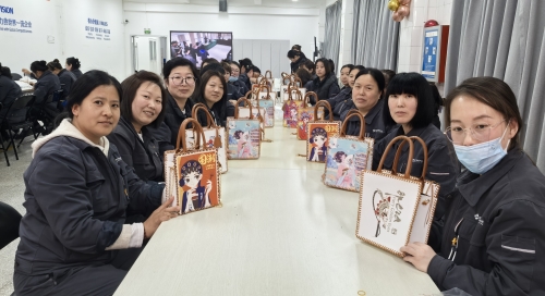 巧手綻芳華，巾幗展風(fēng)采——東綸科技開展“三八”婦女節(jié)手工創(chuàng)作活動(dòng)